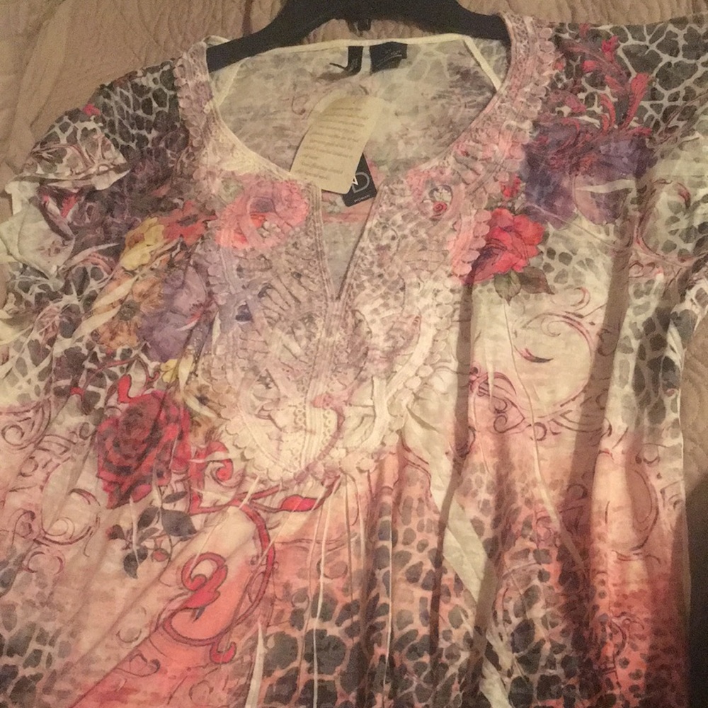 New top by New Directions